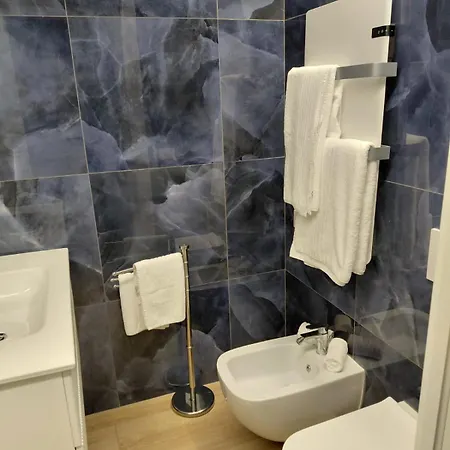 Noh Domus Metronia Apartment *