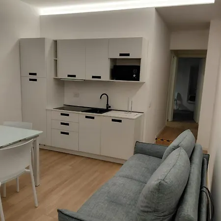 Noh Domus Metronia Apartment