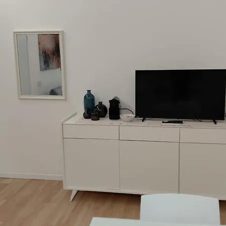 Noh Domus Metronia Apartment *